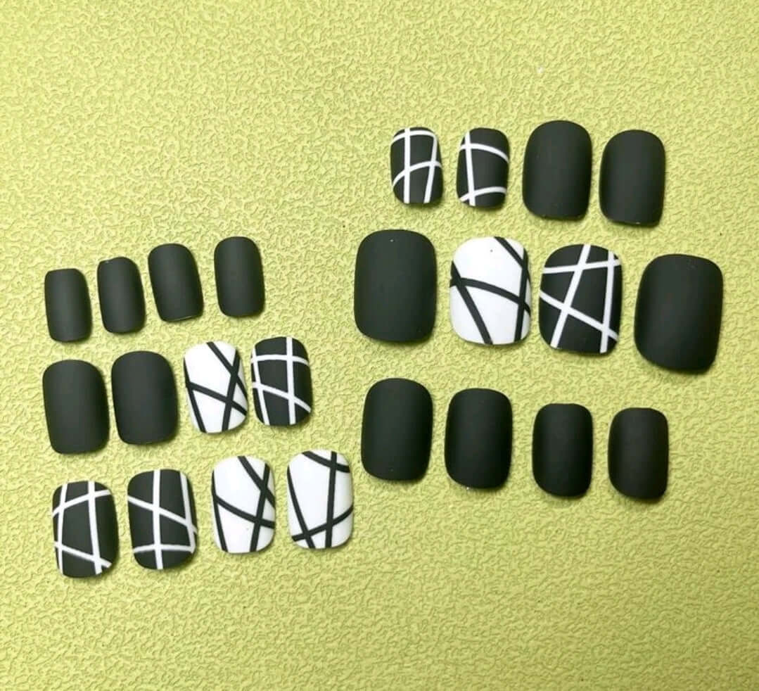 Nails - black white
