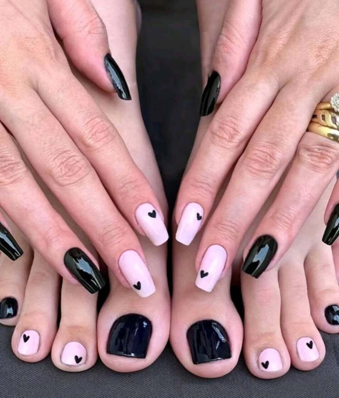 Nails - black heart