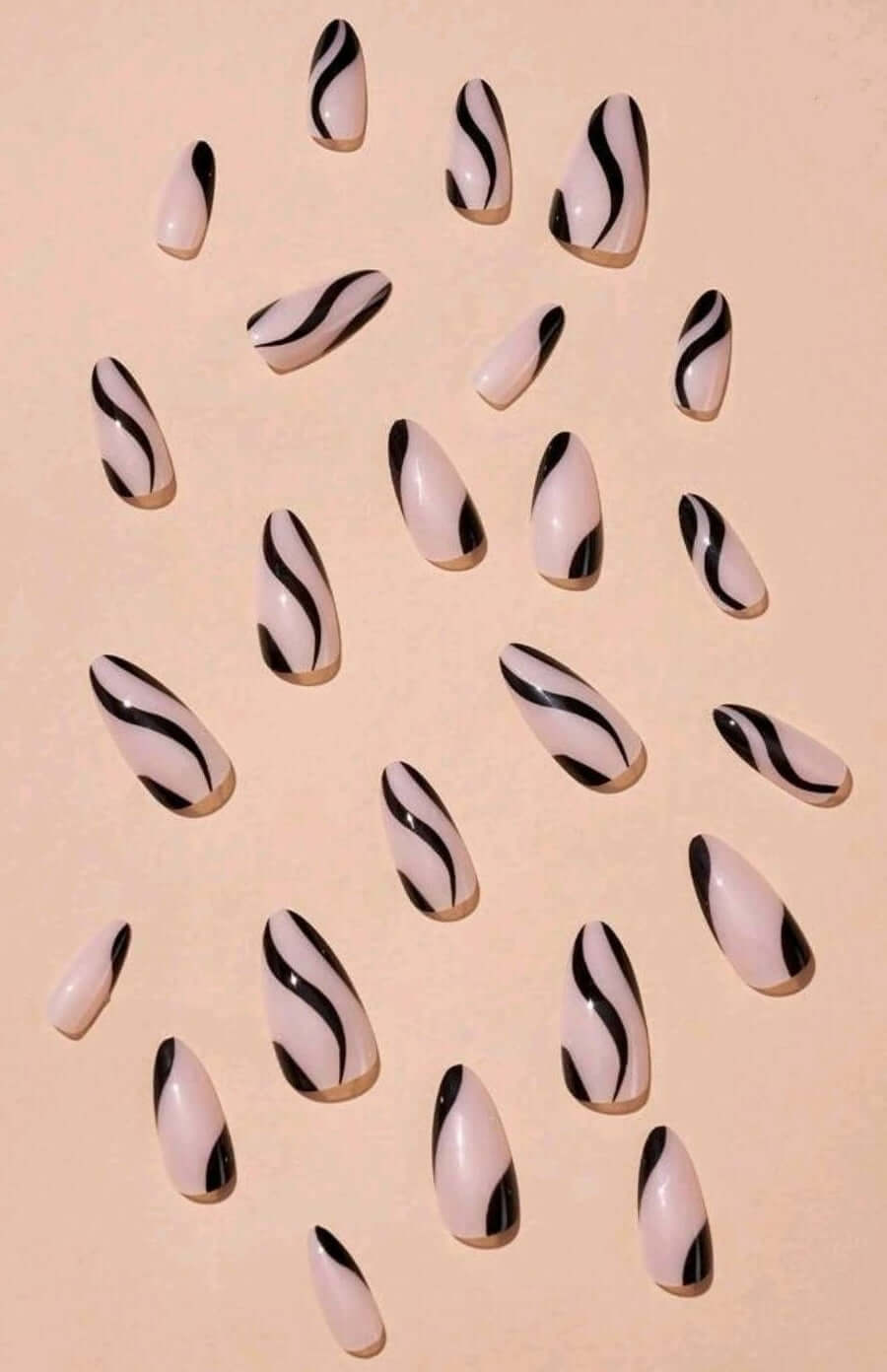 Nails - black swirl