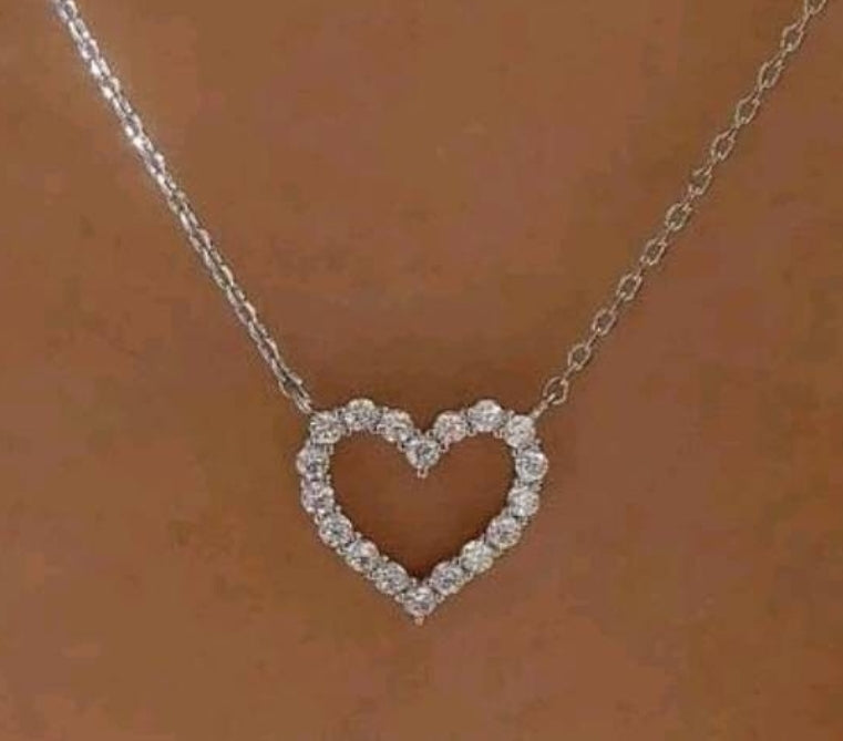 NECKLACE - glitzy silver heart