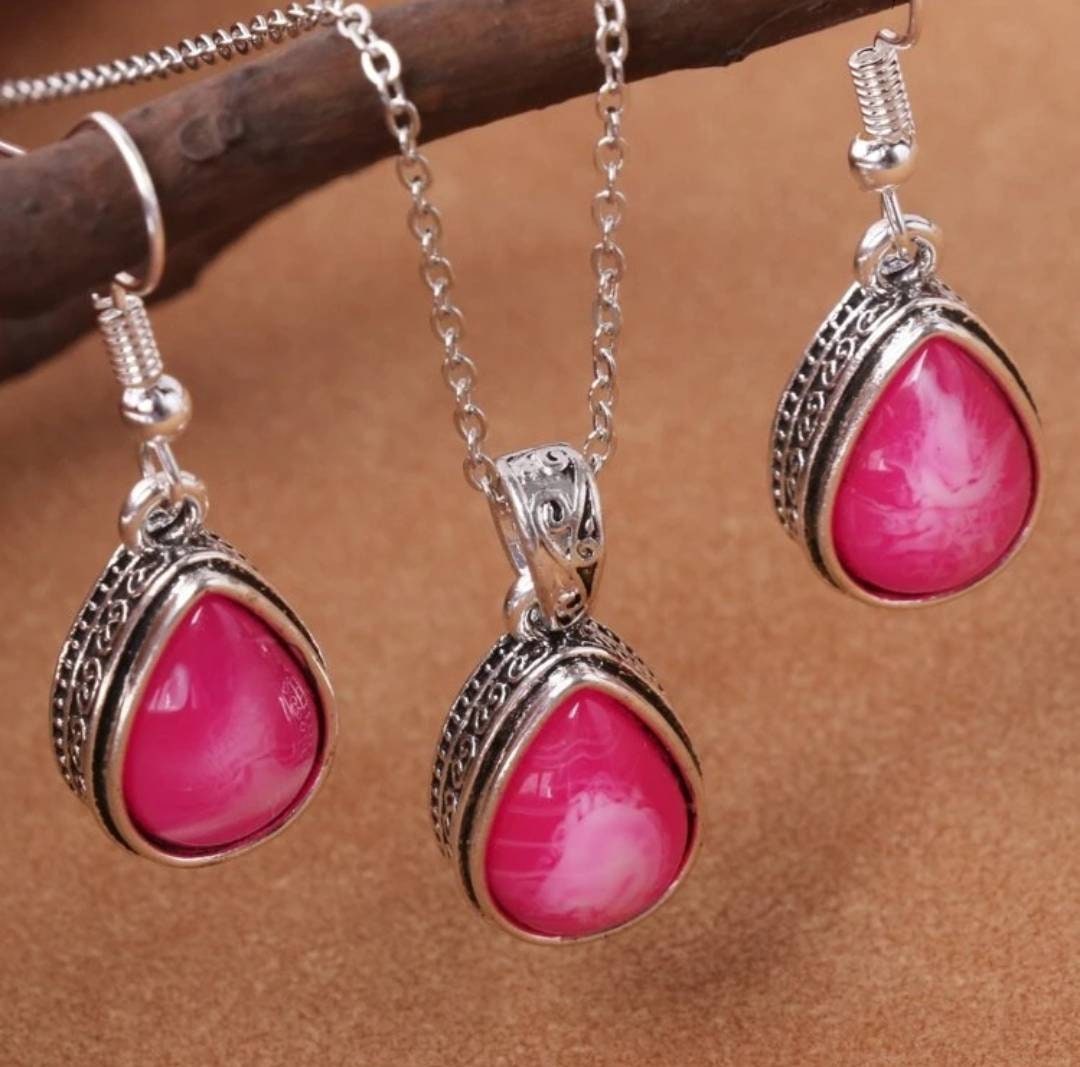 Necklace Set - Silver and pink - Pendant and Earrings