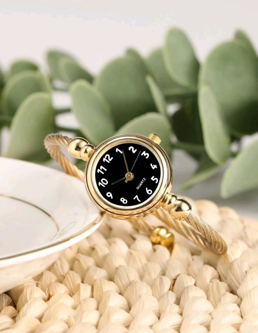 Watch - round twisted silver/gold Quartz minimalist