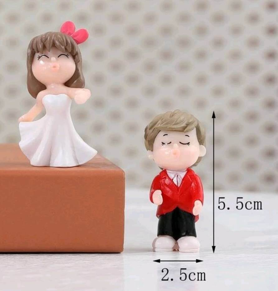 cute couple kissing resin cake topper