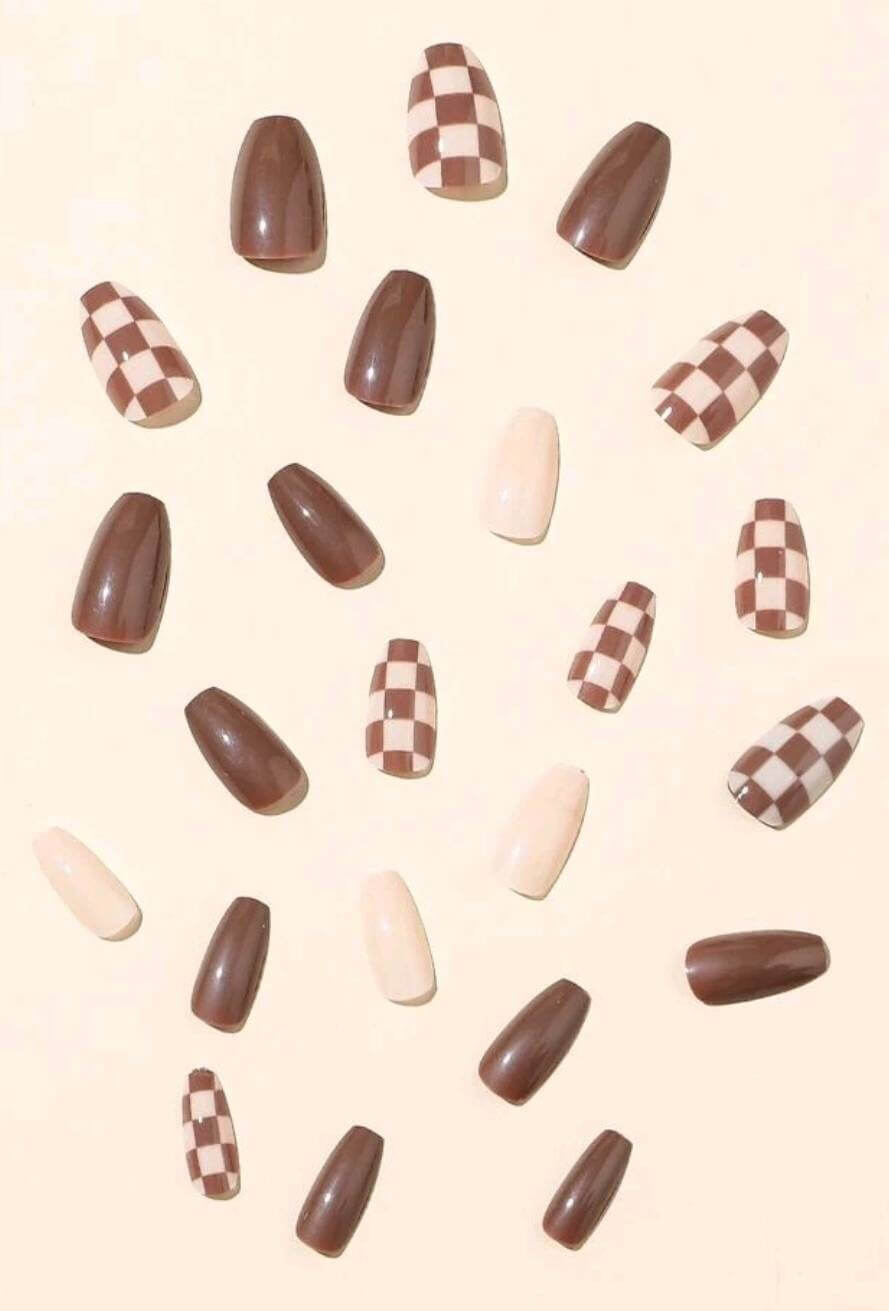Nails - brown beige plaid