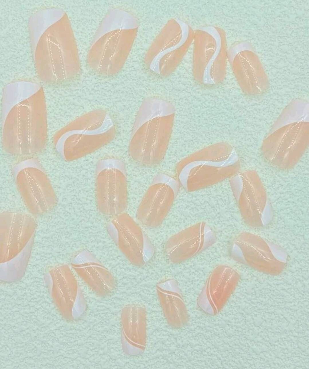 Nails - white swirl