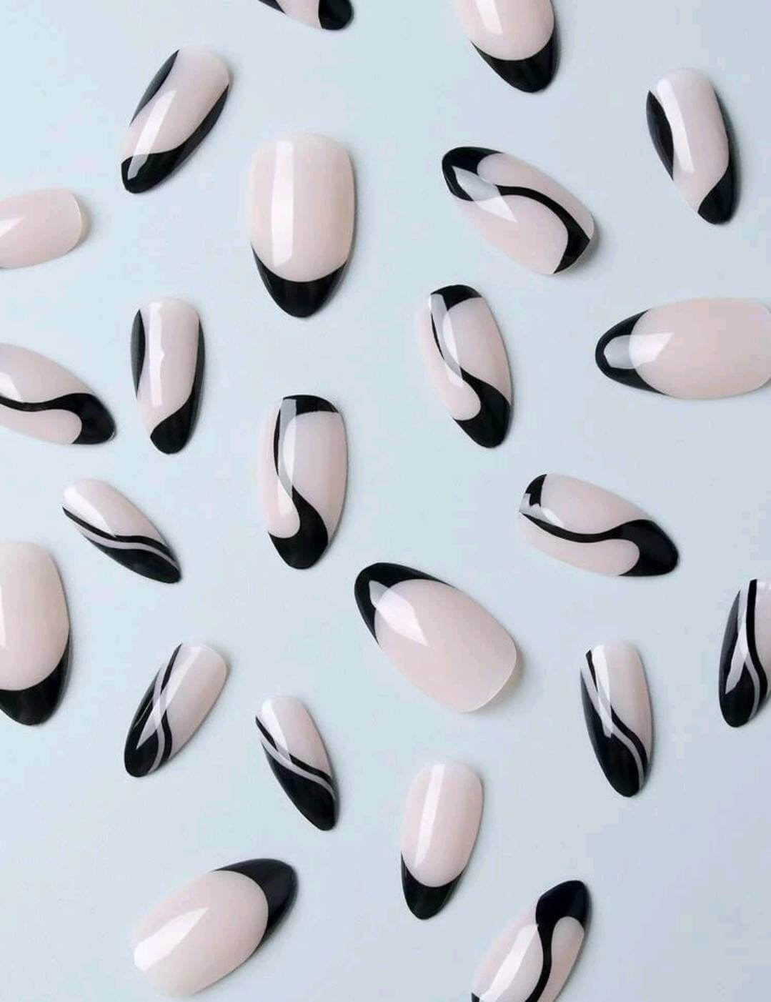 Nails - black swirl