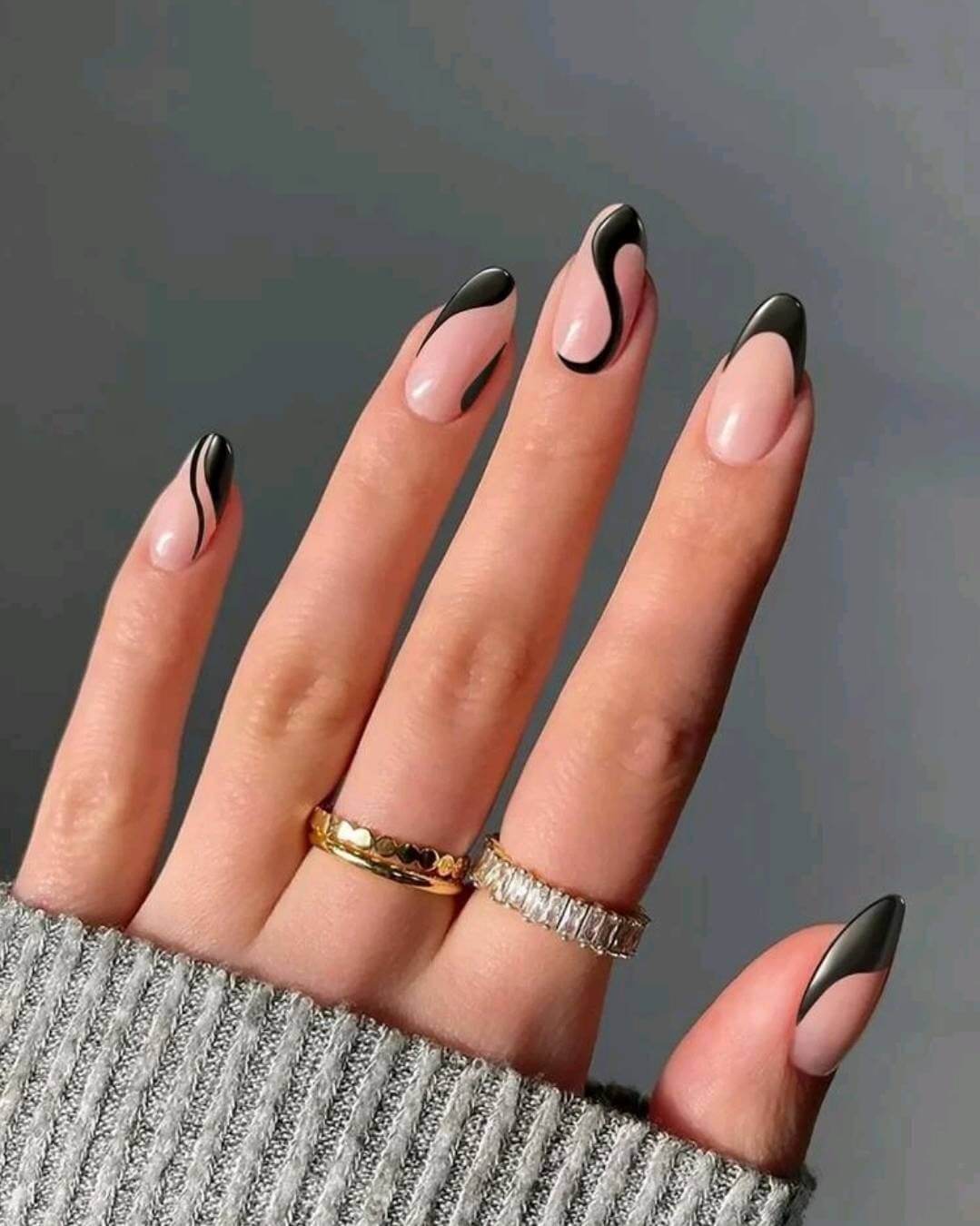 Nails - black swirl