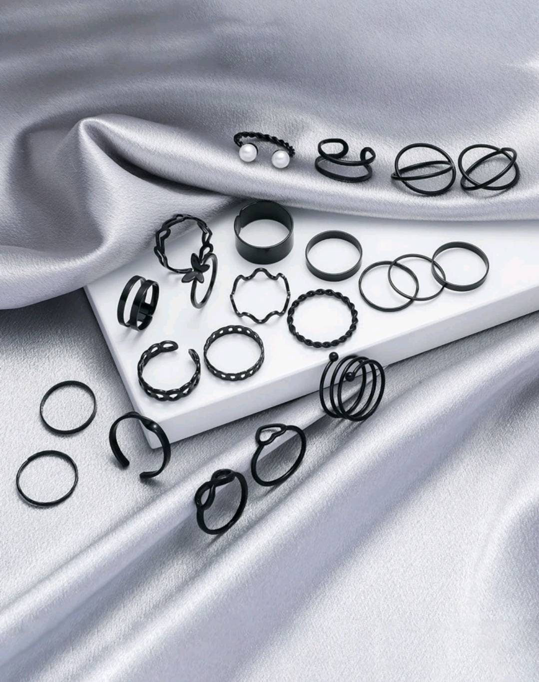 Rings Set (I- R) - black stackable (22)