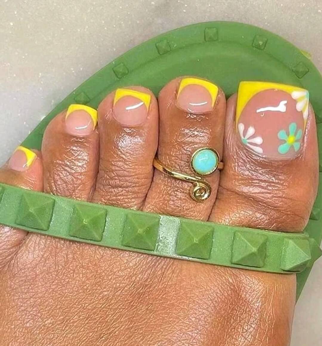 Nails - bright yellow floral (toes)