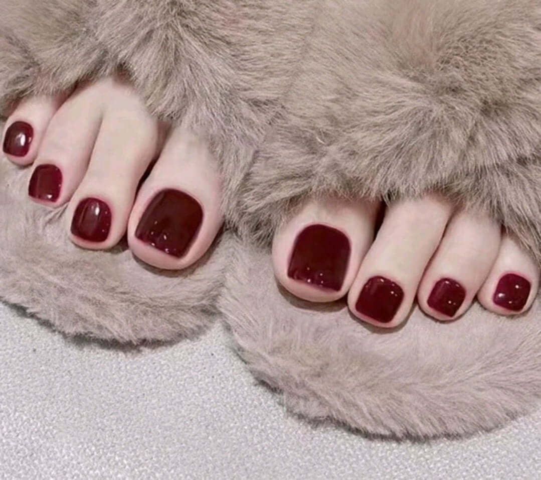 Nails - burgundy (toes)