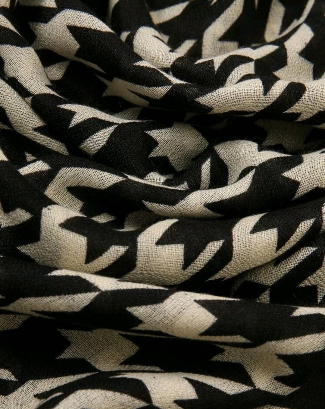  Scarf - houndstooth
