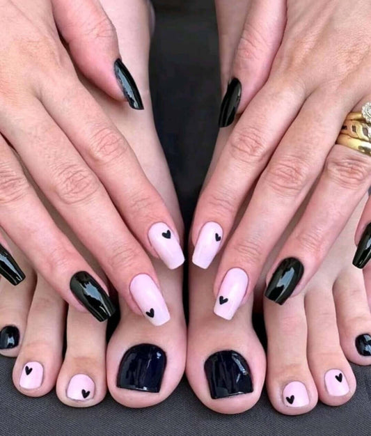 Nails - black heart