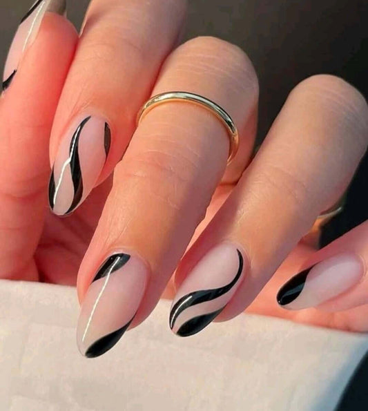 Nails - black swirl