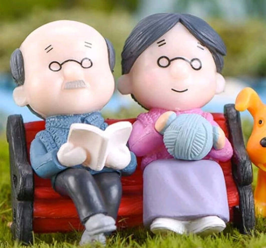 cute older couple resin cake topper