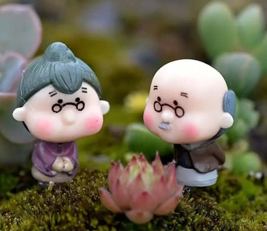 cute older couple resin cake topper