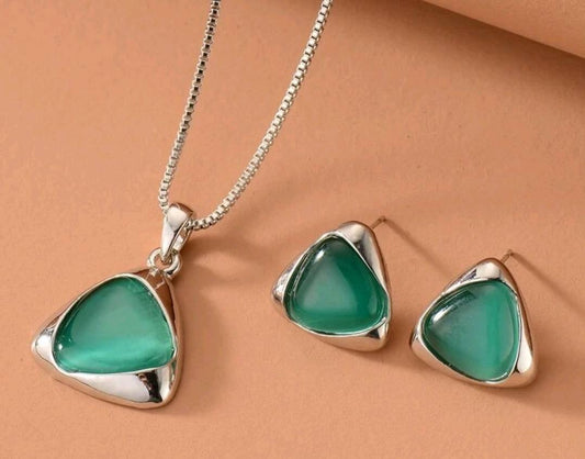 Jewellery Set - Green Silver necklace and earrings