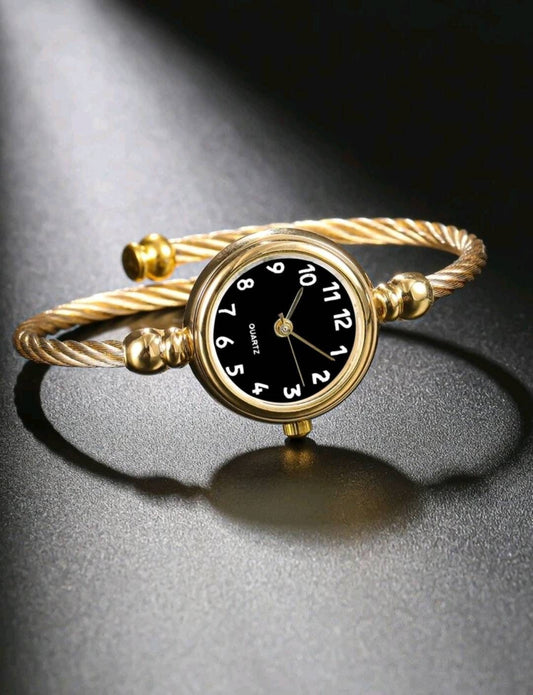 Watch - round twisted silver/gold Quartz minimalist
