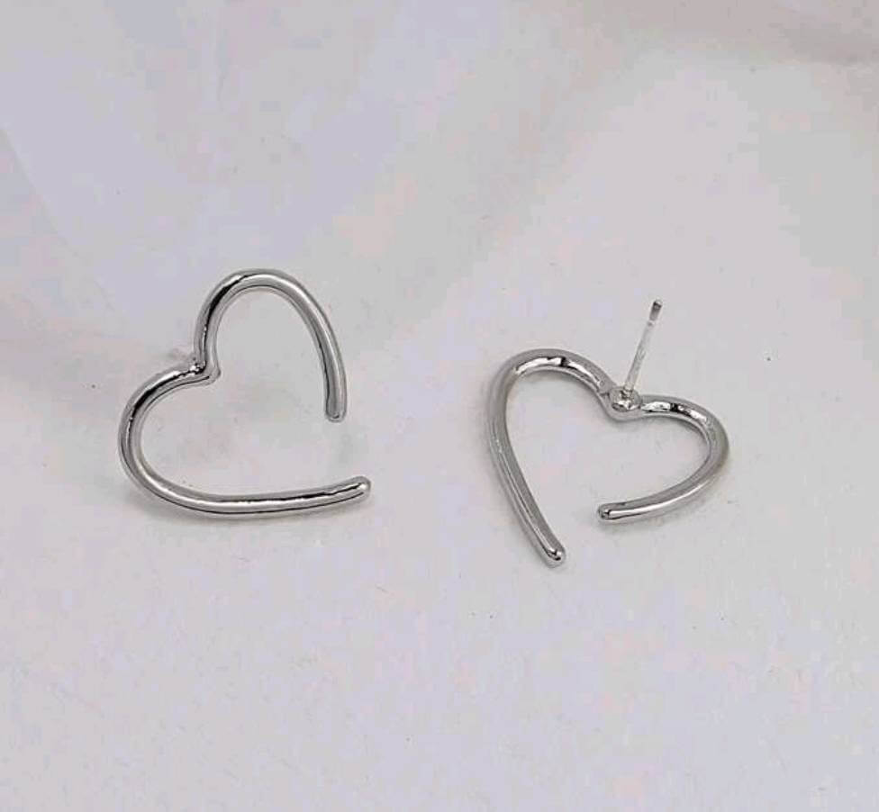 silver heart stud earrings