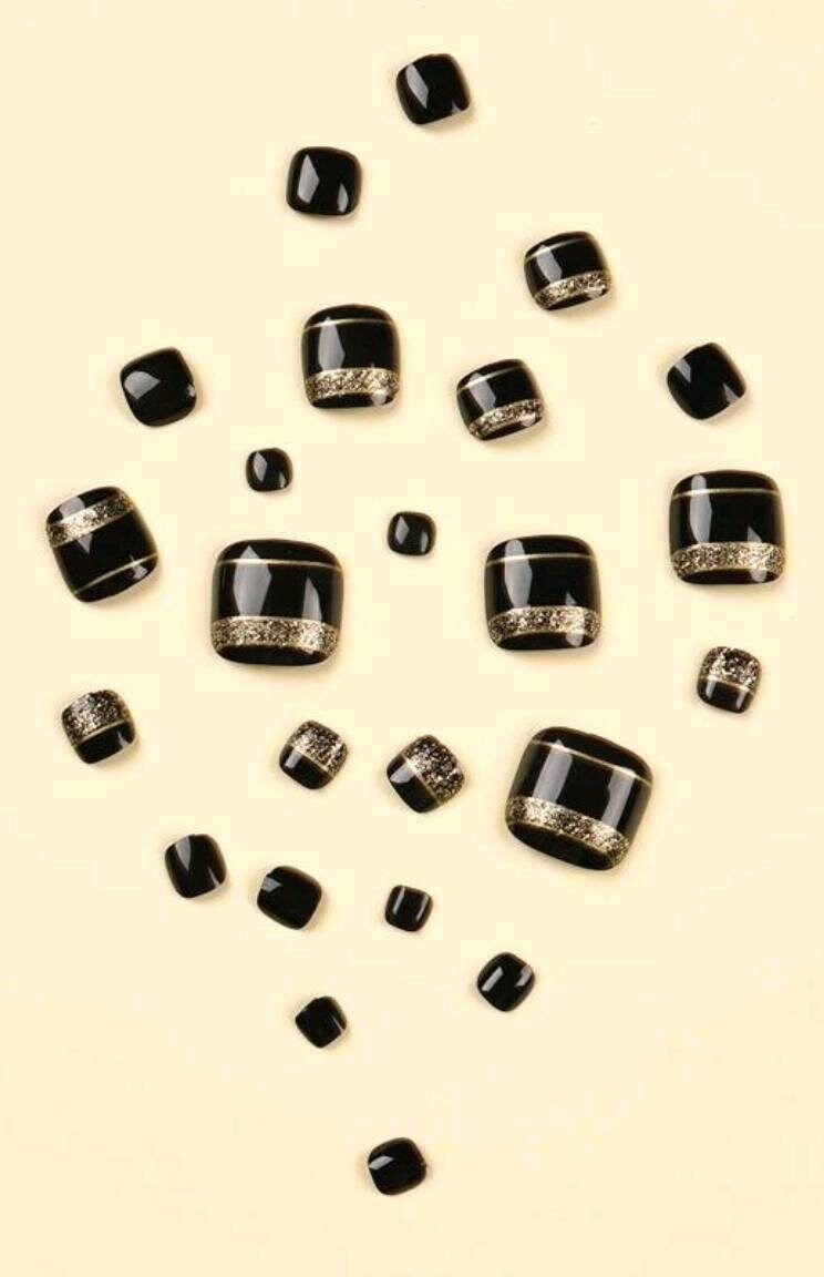 Nails - black gold (toes)