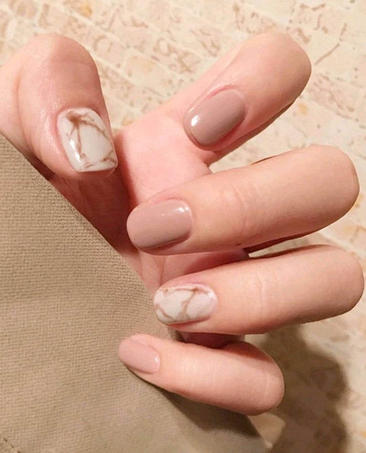 Nails - brown beige marble