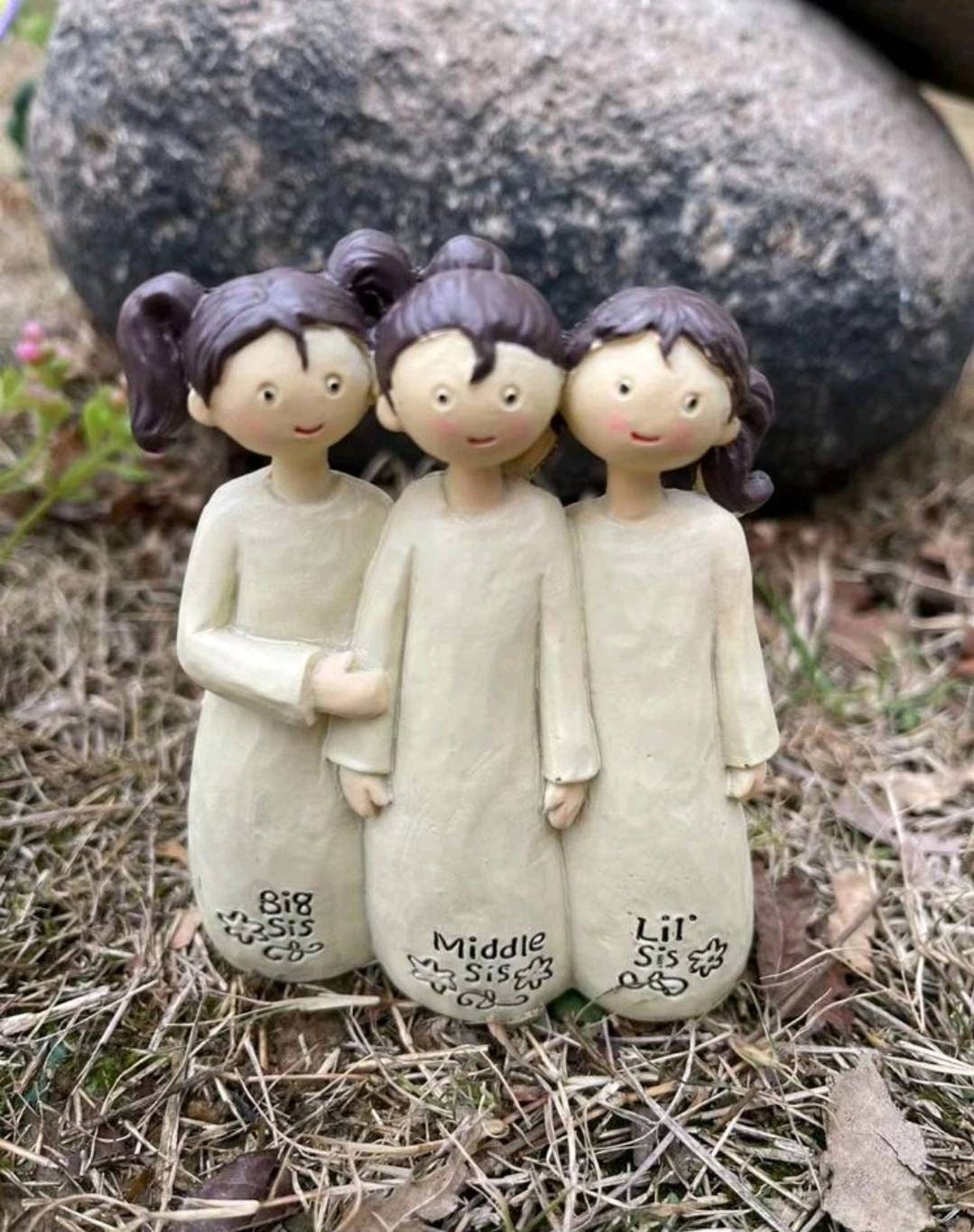 Ornament - sister statue