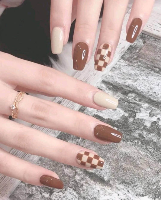 Nails - brown beige plaid
