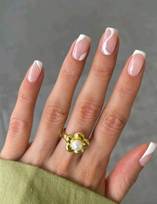 Nails - white swirl