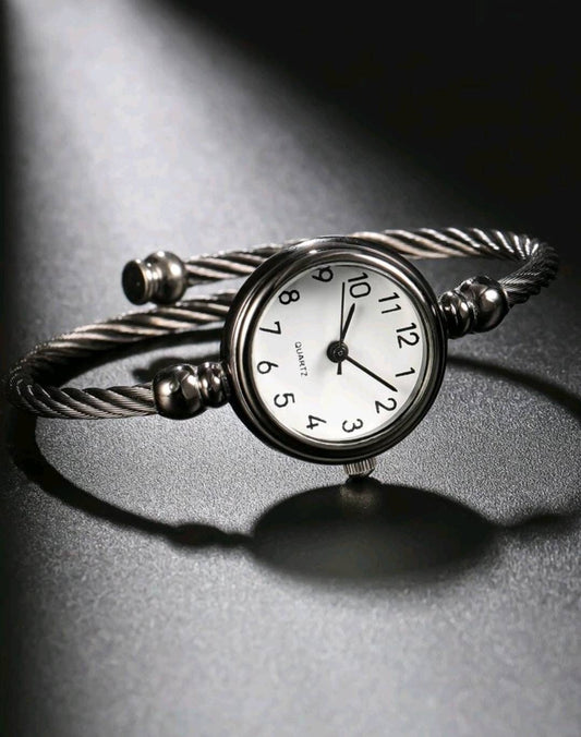 Watch - round twisted black Quartz minimalist