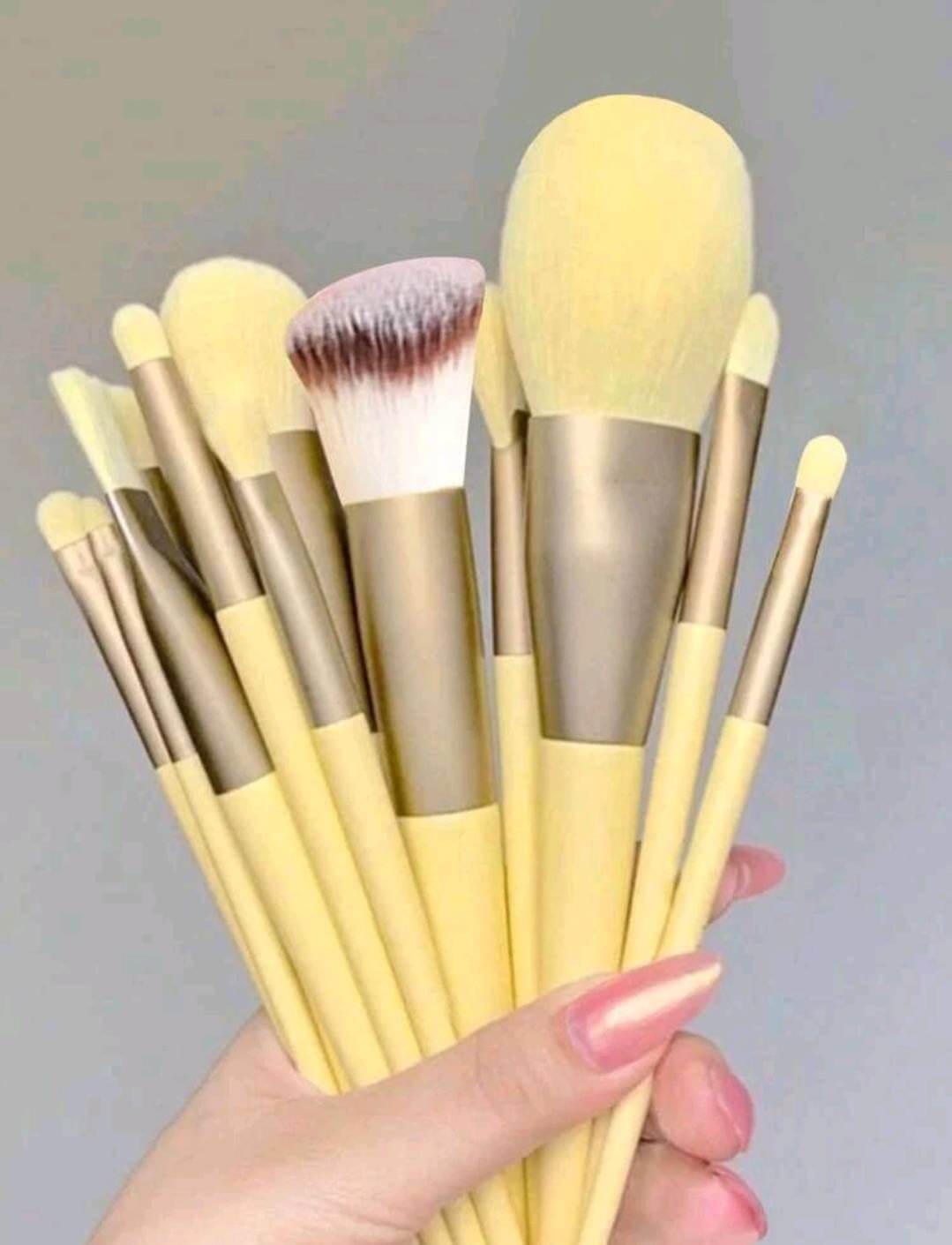 Make up brush set in pretty holder