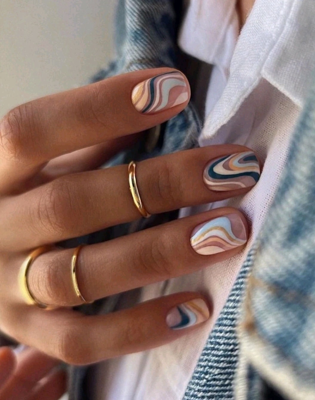  Nails - cute blue swirl