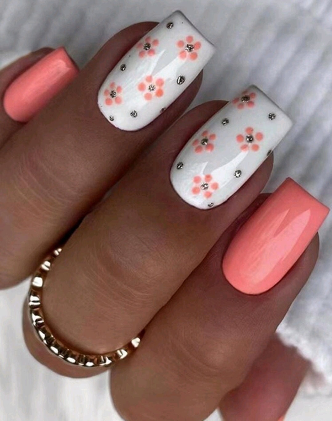 Nails - peach white