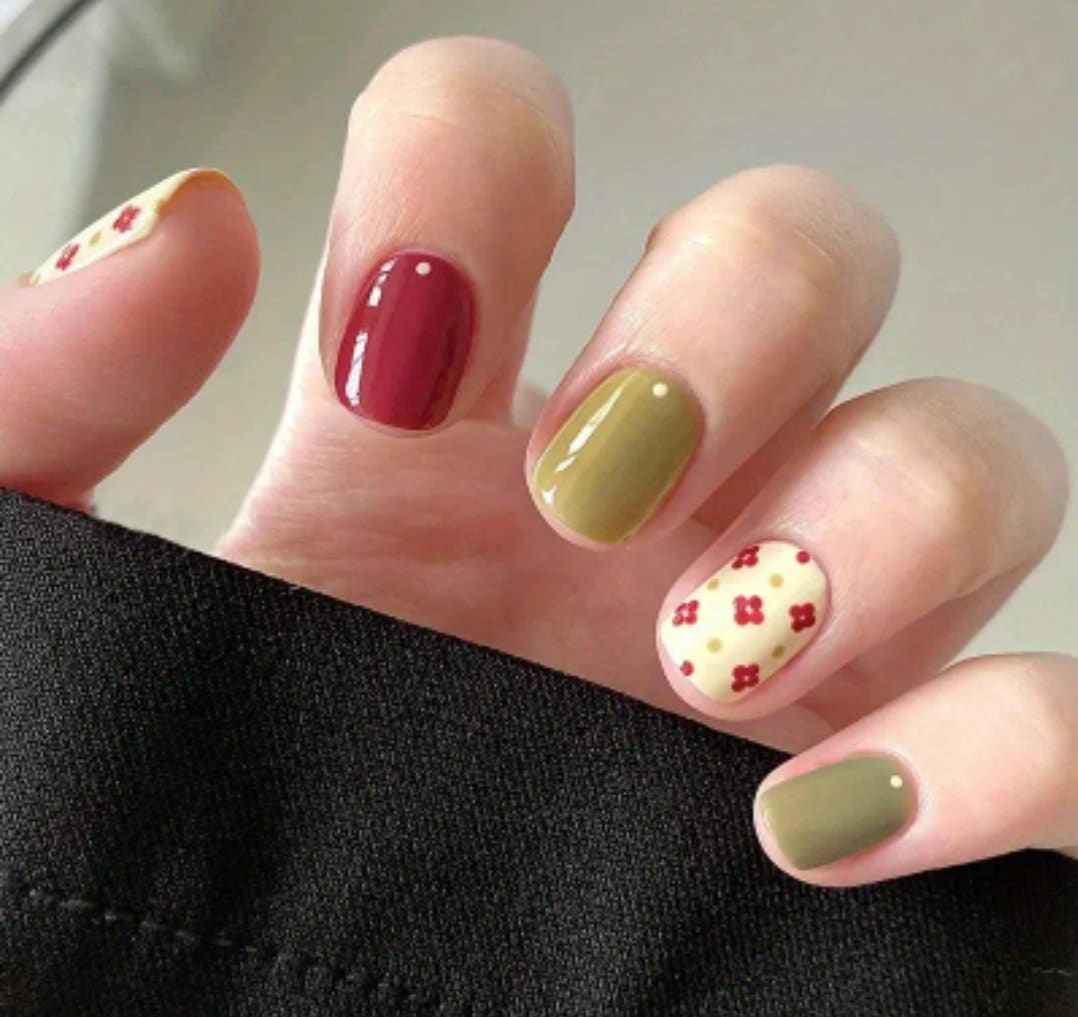 green red false nails